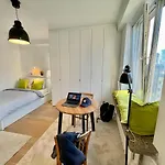2 Wifi 300mbs 70'tv Netflix Hbo Max Apple Apartment *