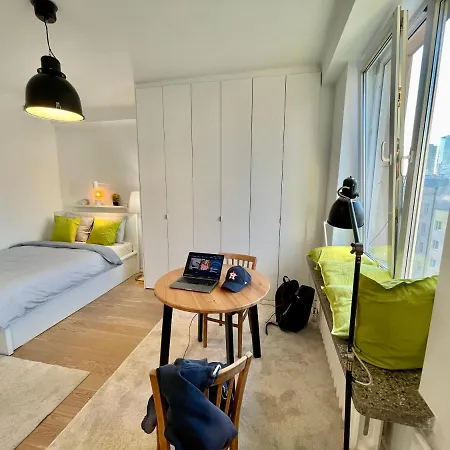 2 Wifi 300mbs 70'tv Netflix Hbo Max Apple Apartment *
