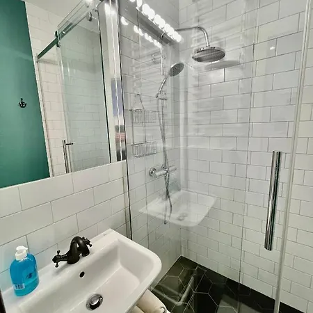 Apartment 2 Wifi 300mbs 70'tv Netflix Hbo Max Apple Warsaw