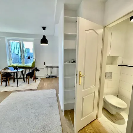 2 Wifi 300mbs 70'tv Netflix Hbo Max Apple Apartment Warsaw