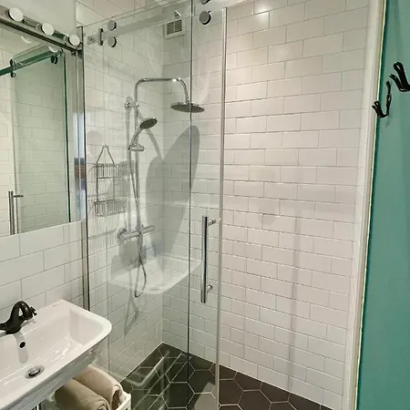 2 Wifi 300mbs 70'tv Netflix Hbo Max Apple Apartman