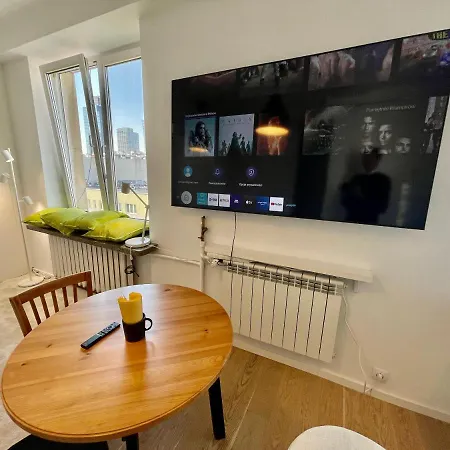 2 Wifi 300mbs 70'tv Netflix Hbo Max Apple * Warsaw
