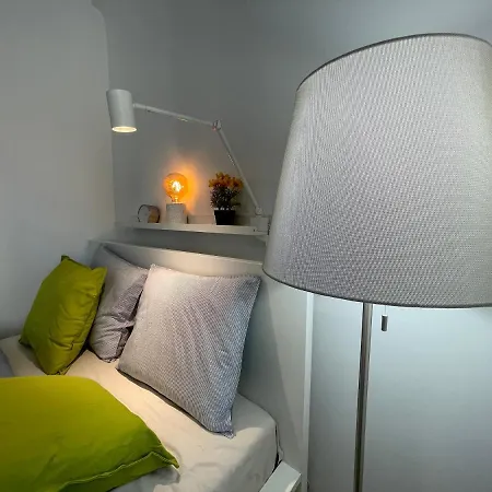 Apartment 2 Wifi 300mbs 70'tv Netflix Hbo Max Apple Warsaw
