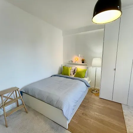 Apartment 2 Wifi 300mbs 70'tv Netflix Hbo Max Apple