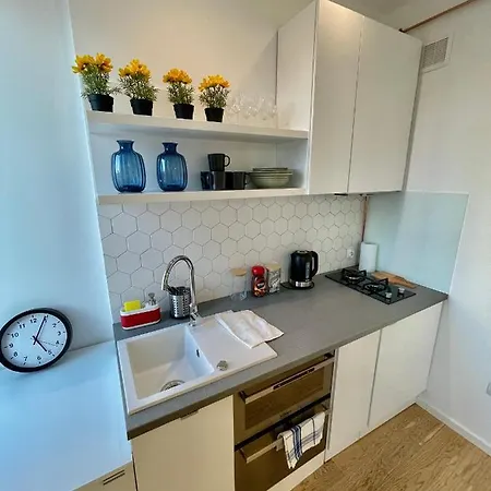 2 Wifi 300mbs 70'tv Netflix Hbo Max Apple ורשה